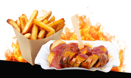 Currywurst mit Pommes auf flammendem Hintergrund.
